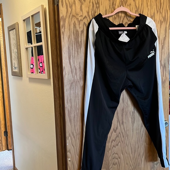 PUMA Classic Track Pant with Cat Logo, Contrast Leg Stripe and Pockets - Picture 2 of 12